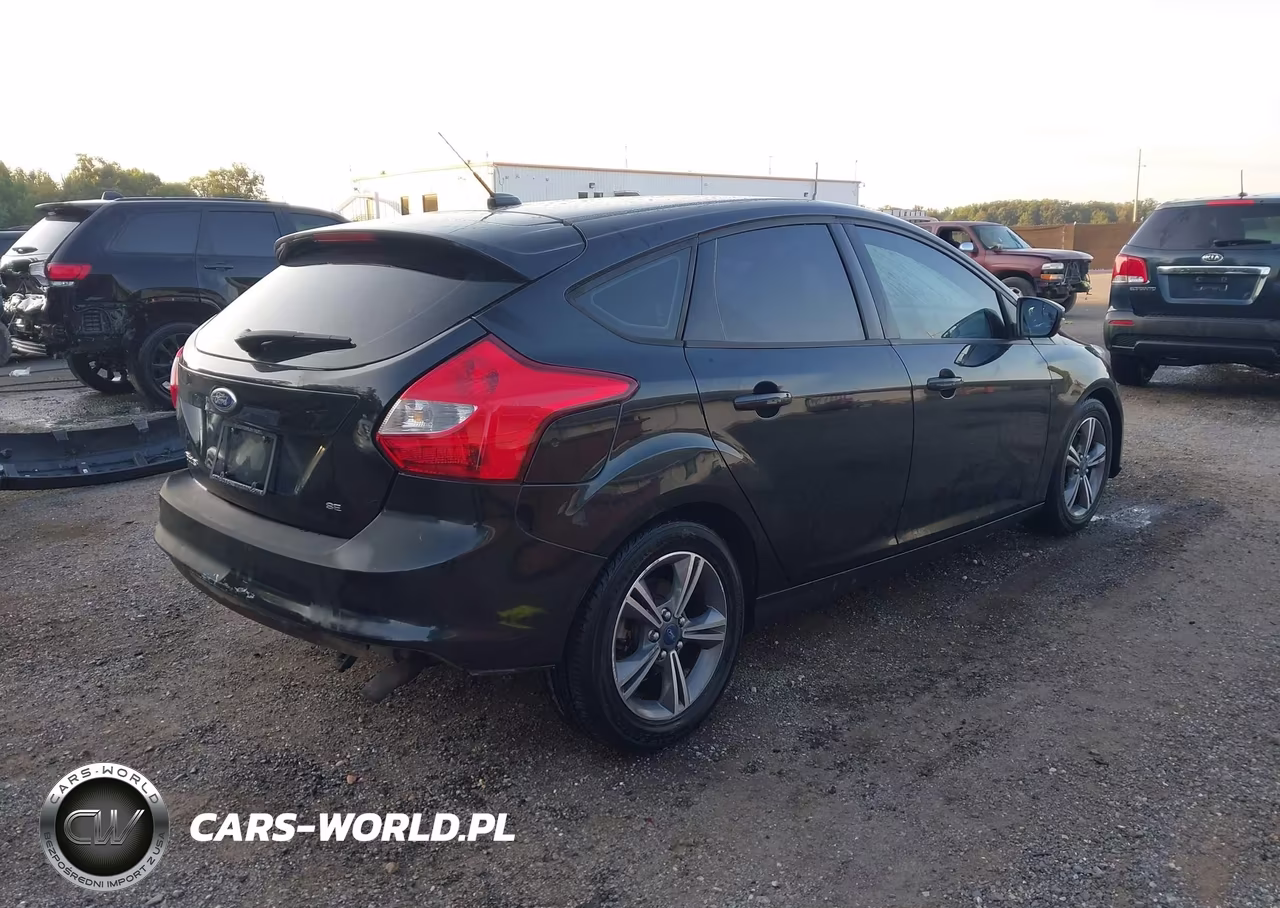 2014 Ford Focus Se VIN:1FADP3K22EL132279 - 4