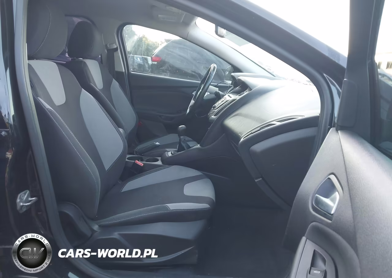 2014 Ford Focus Se VIN:1FADP3K22EL132279 - 5