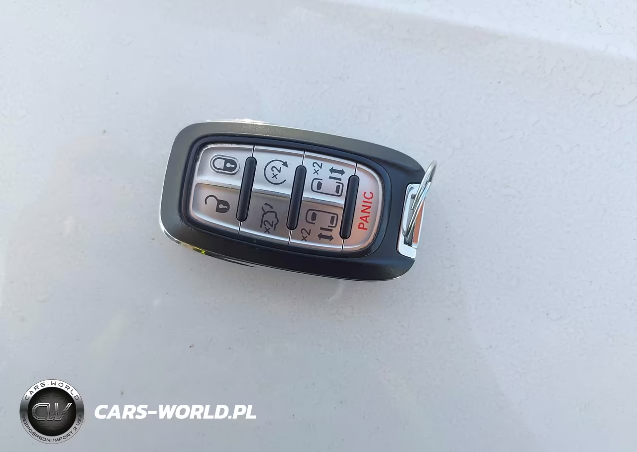 2023 Chrysler Pacifica Hybrid Touring L VIN:2C4RC1L79PR542291 - 11