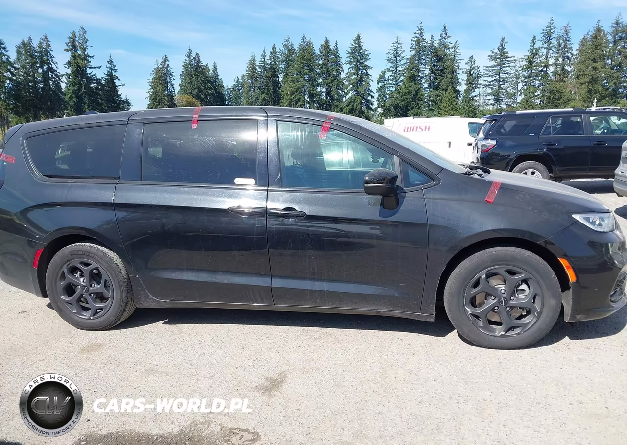 2023 Chrysler Pacifica Hybrid Touring L VIN:2C4RC1L79PR542291 - 13