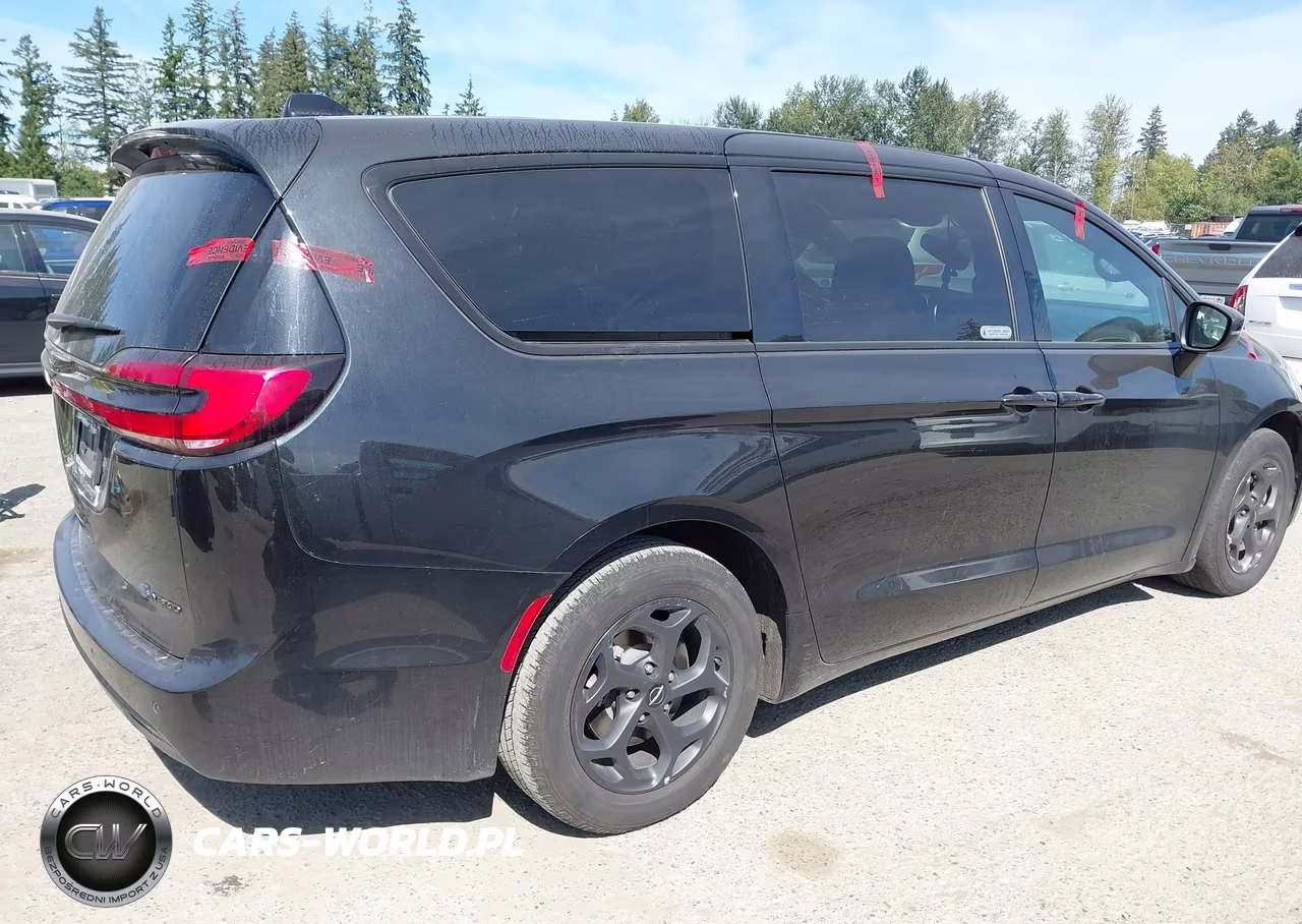 2023 Chrysler Pacifica Hybrid Touring L VIN:2C4RC1L79PR542291 - 4