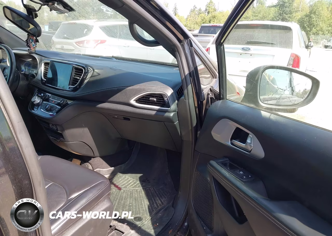 2023 Chrysler Pacifica Hybrid Touring L VIN:2C4RC1L79PR542291 - 5