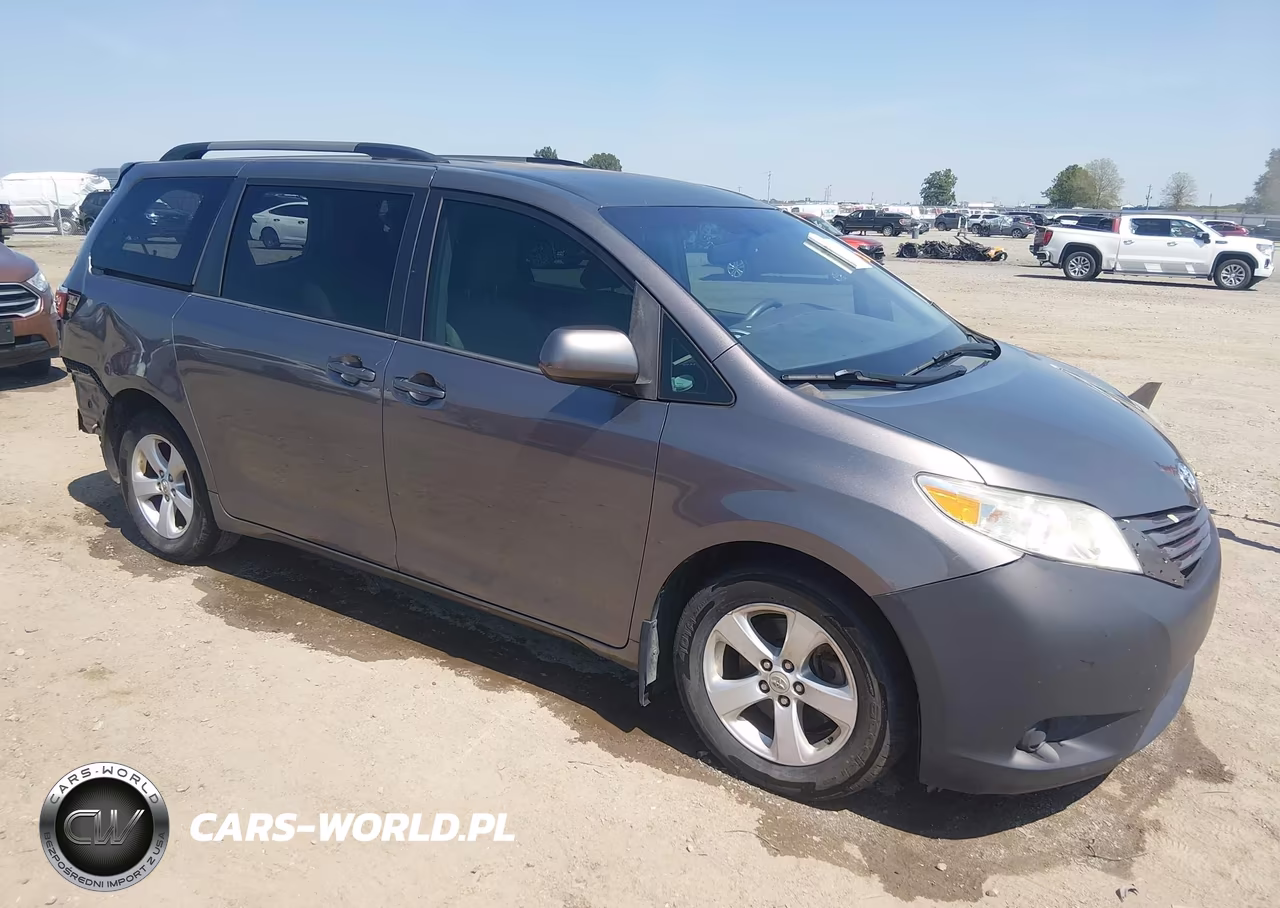 2015 Toyota Sienna Le 8 Passenger