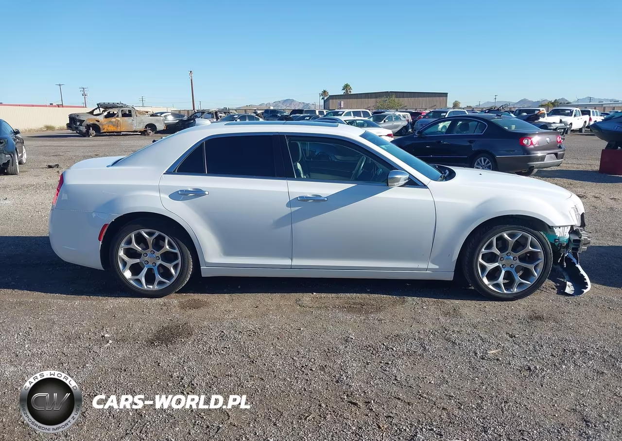 2016 Chrysler 300C Platinum VIN:2C3CCAPT5GH295939 - 13