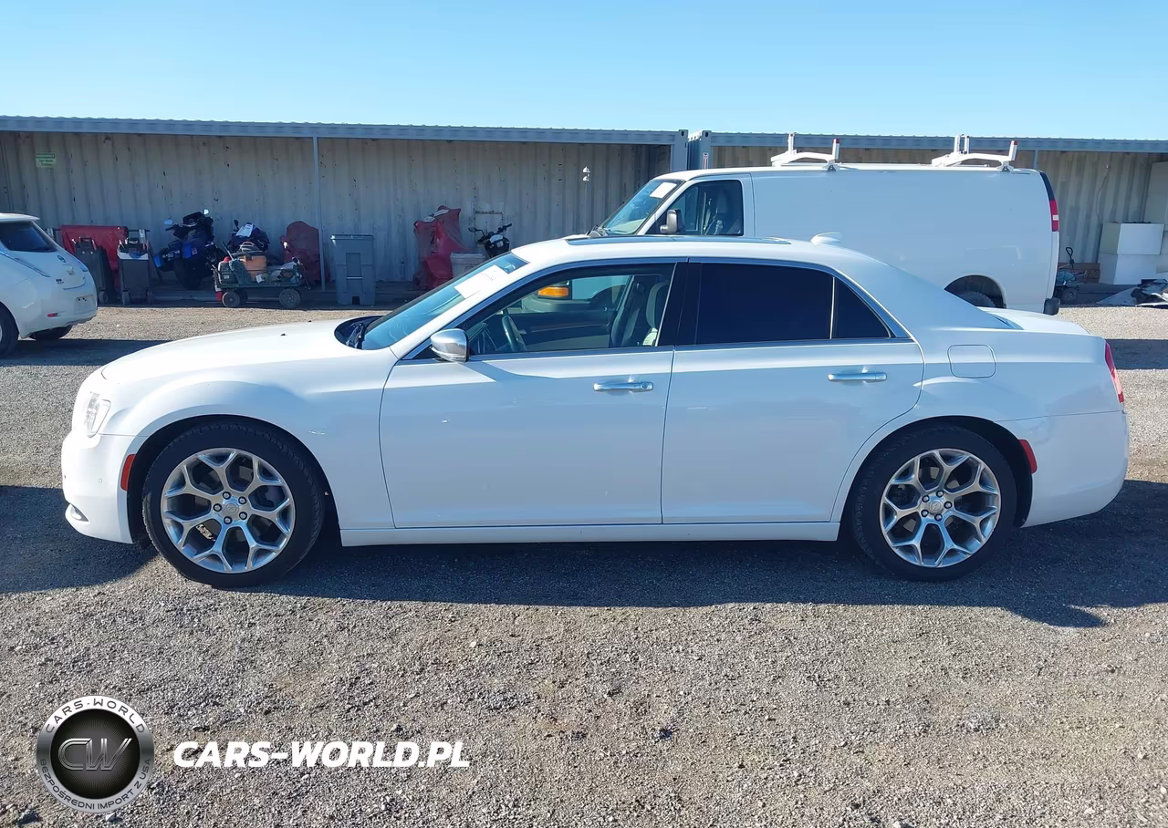 2016 Chrysler 300C Platinum VIN:2C3CCAPT5GH295939 - 14