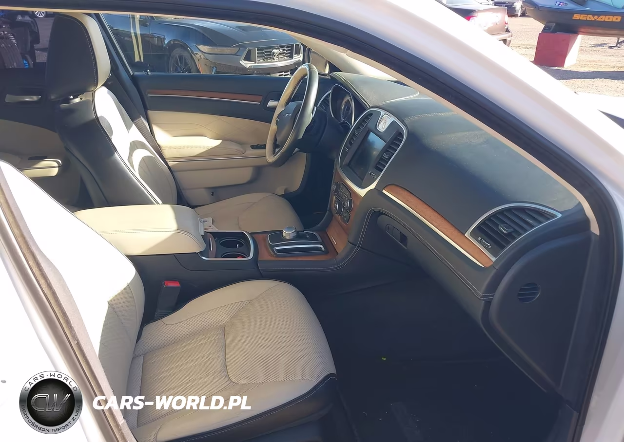2016 Chrysler 300C Platinum VIN:2C3CCAPT5GH295939 - 5