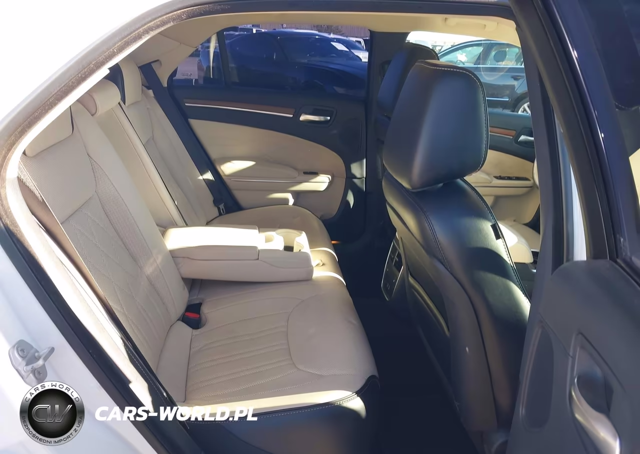 2016 Chrysler 300C Platinum VIN:2C3CCAPT5GH295939 - 8