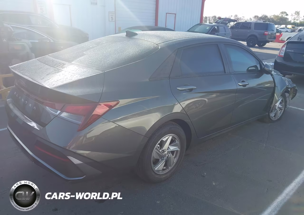 2026 Hyundai Elantra Se VIN:KMHLL4DGXTU231077 - 4