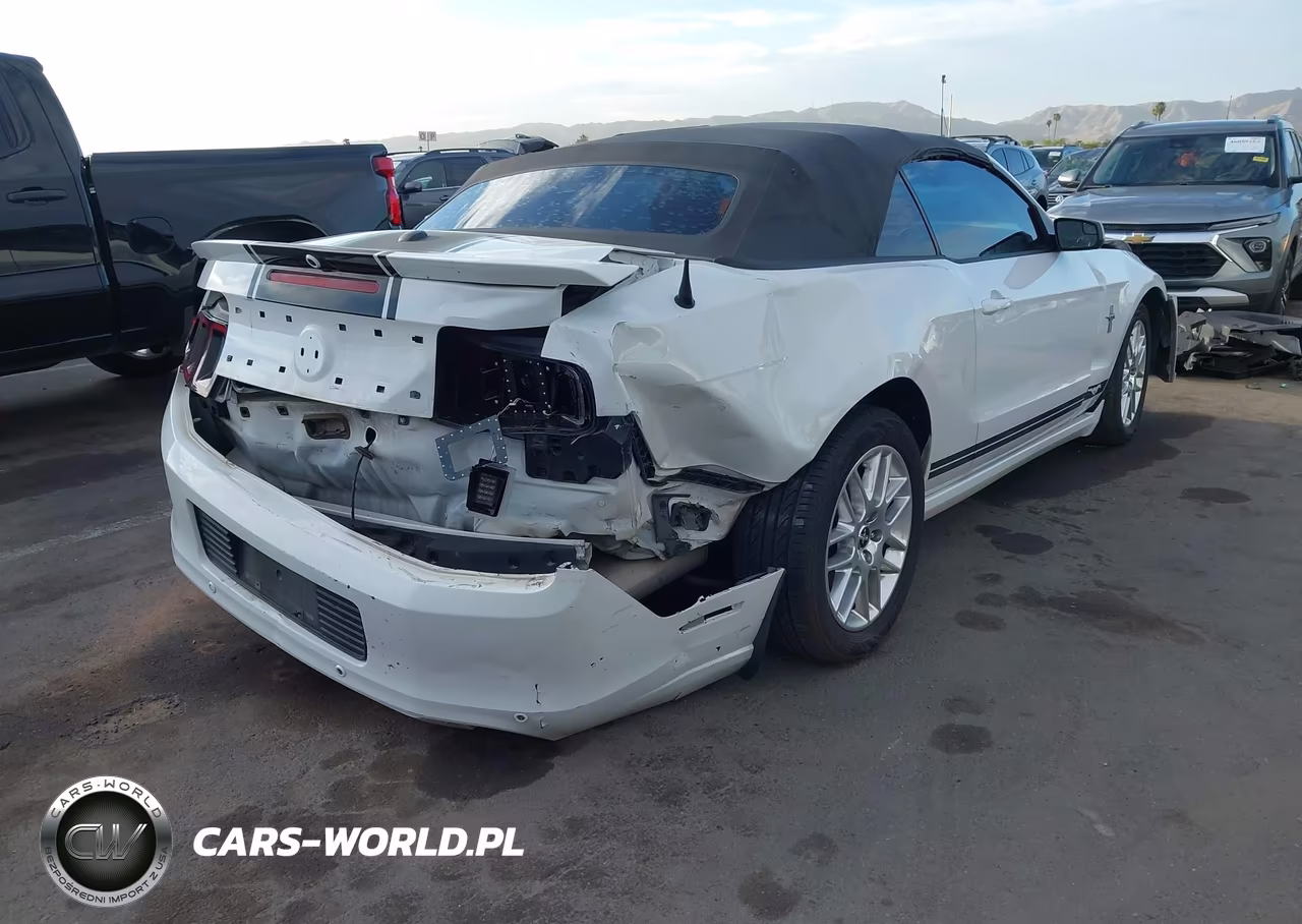 2014 Ford Mustang V6 Premium VIN:1ZVBP8EM7E5299539 - 4