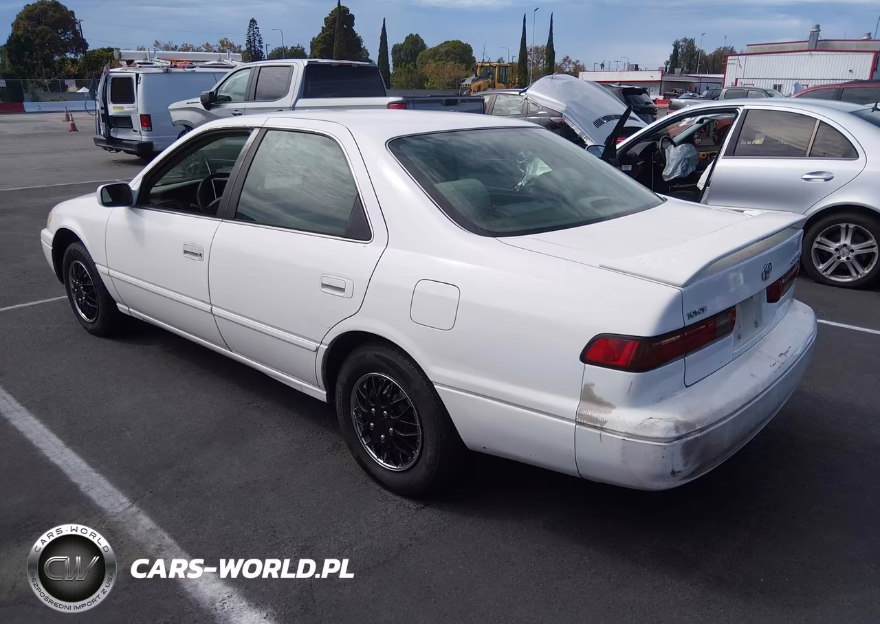 1997 Toyota Camry Le VIN:JT2BG22K8V0071316 - 3
