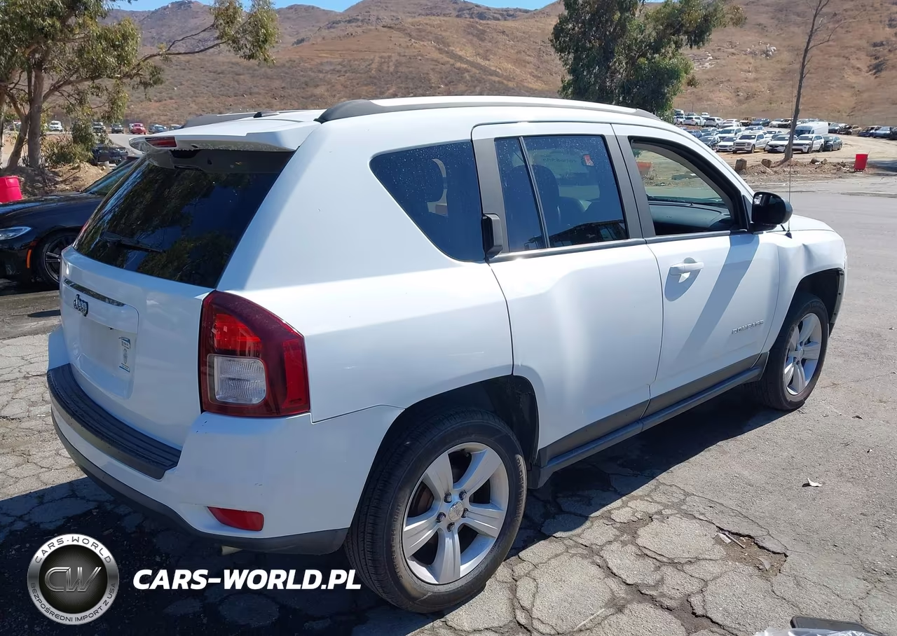 2016 Jeep Compass Sport VIN:1C4NJCBA2GD813689 - 4