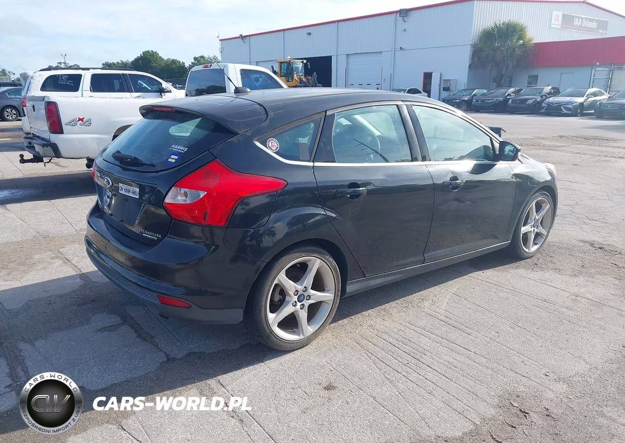 2013 Ford Focus Titanium VIN:1FADP3N26DL371456 - 4