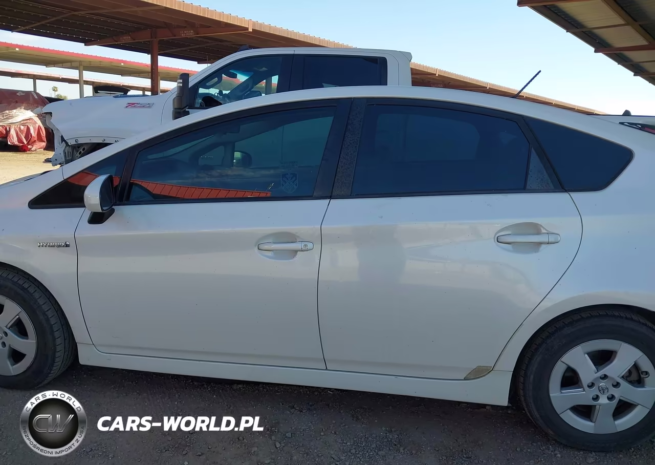 2011 Toyota Prius Two VIN:JTDKN3DU8B5320830 - 14