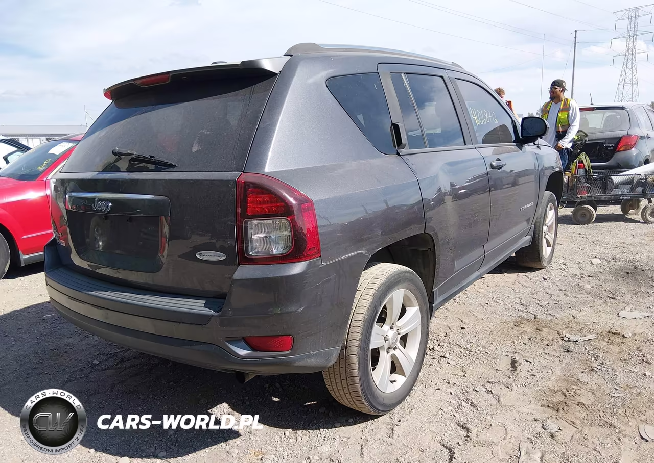 2016 Jeep Compass Latitude VIN:1C4NJDEB1GD594251 - 4