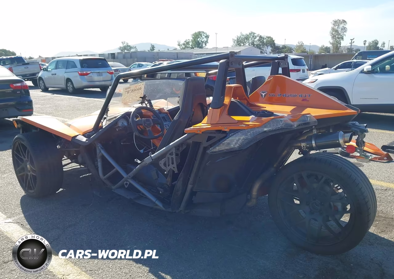 2015 Polaris Slingshot Sl VIN:57XAAPFAXF5104721 - 3