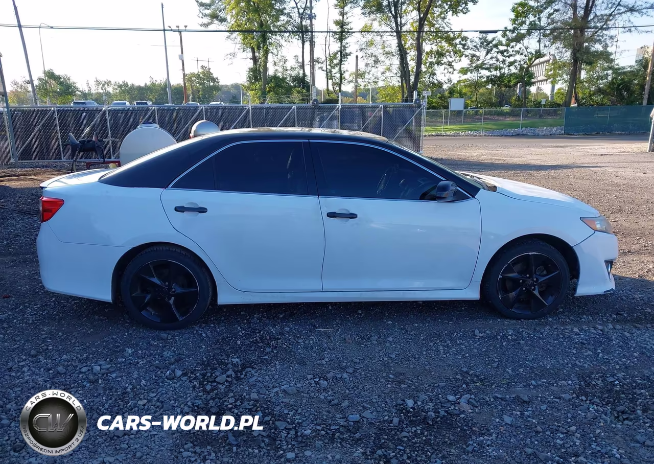 2014 Toyota Camry Se Sport VIN:4T1BF1FK2EU347329 - 13