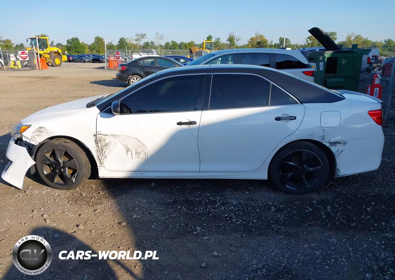 2014 Toyota Camry Se Sport VIN:4T1BF1FK2EU347329 - 14