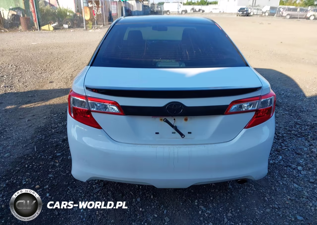 2014 Toyota Camry Se Sport VIN:4T1BF1FK2EU347329 - 16