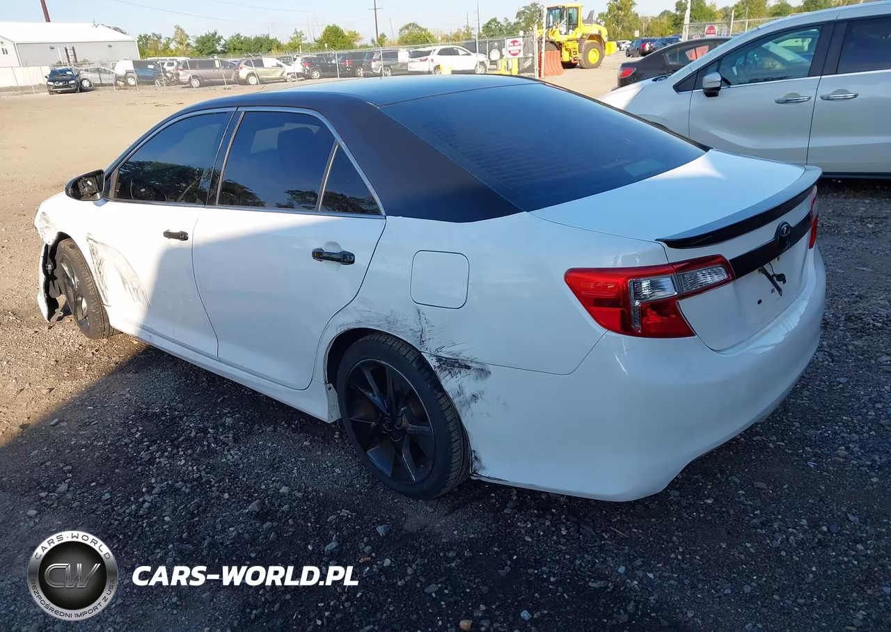 2014 Toyota Camry Se Sport VIN:4T1BF1FK2EU347329 - 3