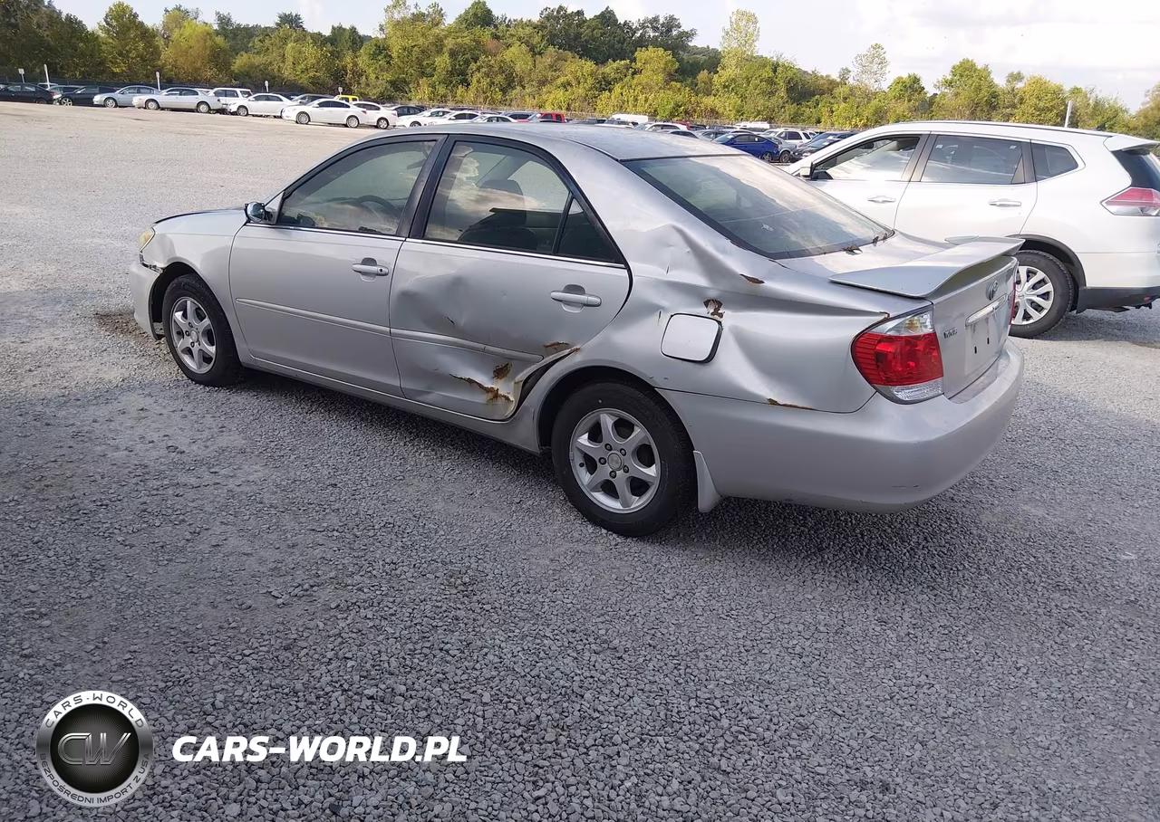 2005 Toyota Camry Le VIN:4T1BE32K55U001103 - 3