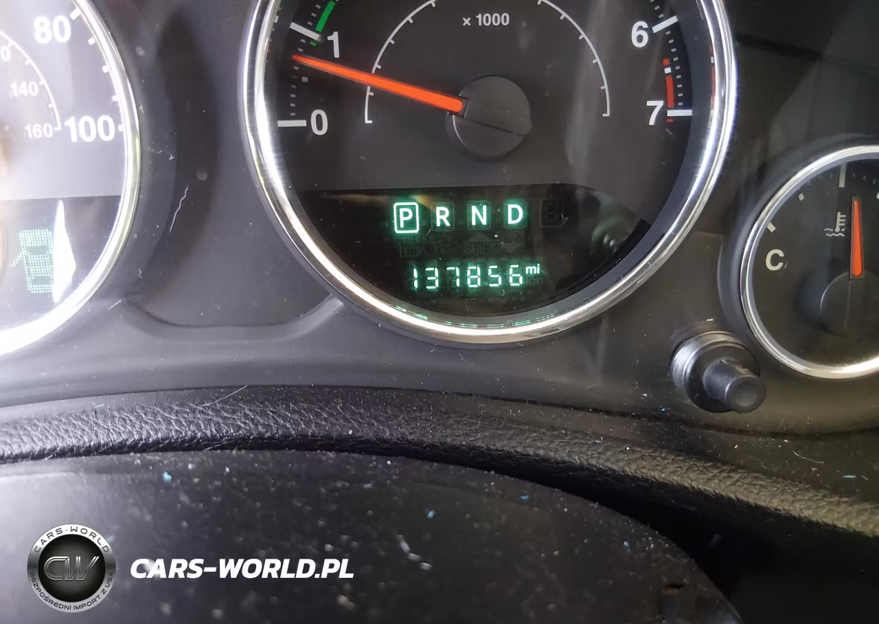 2015 Jeep Wrangler Unlimited Rubicon VIN:1C4BJWFG4FL684880 - 15