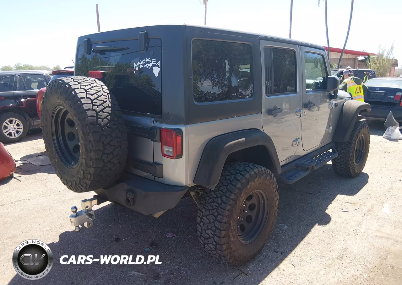 2015 Jeep Wrangler Unlimited Rubicon VIN:1C4BJWFG4FL684880 - 4