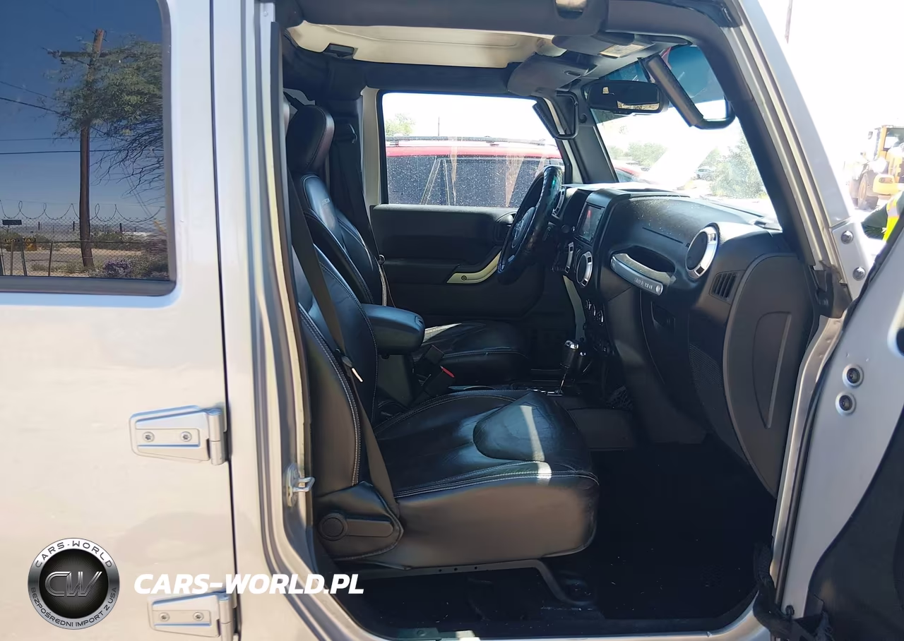 2015 Jeep Wrangler Unlimited Rubicon VIN:1C4BJWFG4FL684880 - 5