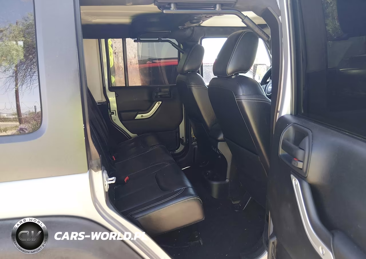 2015 Jeep Wrangler Unlimited Rubicon VIN:1C4BJWFG4FL684880 - 8