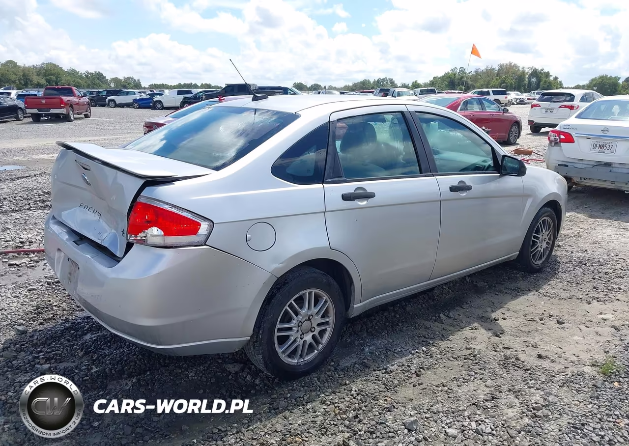 2011 Ford Focus Se VIN:1FAHP3FN1BW174197 - 4