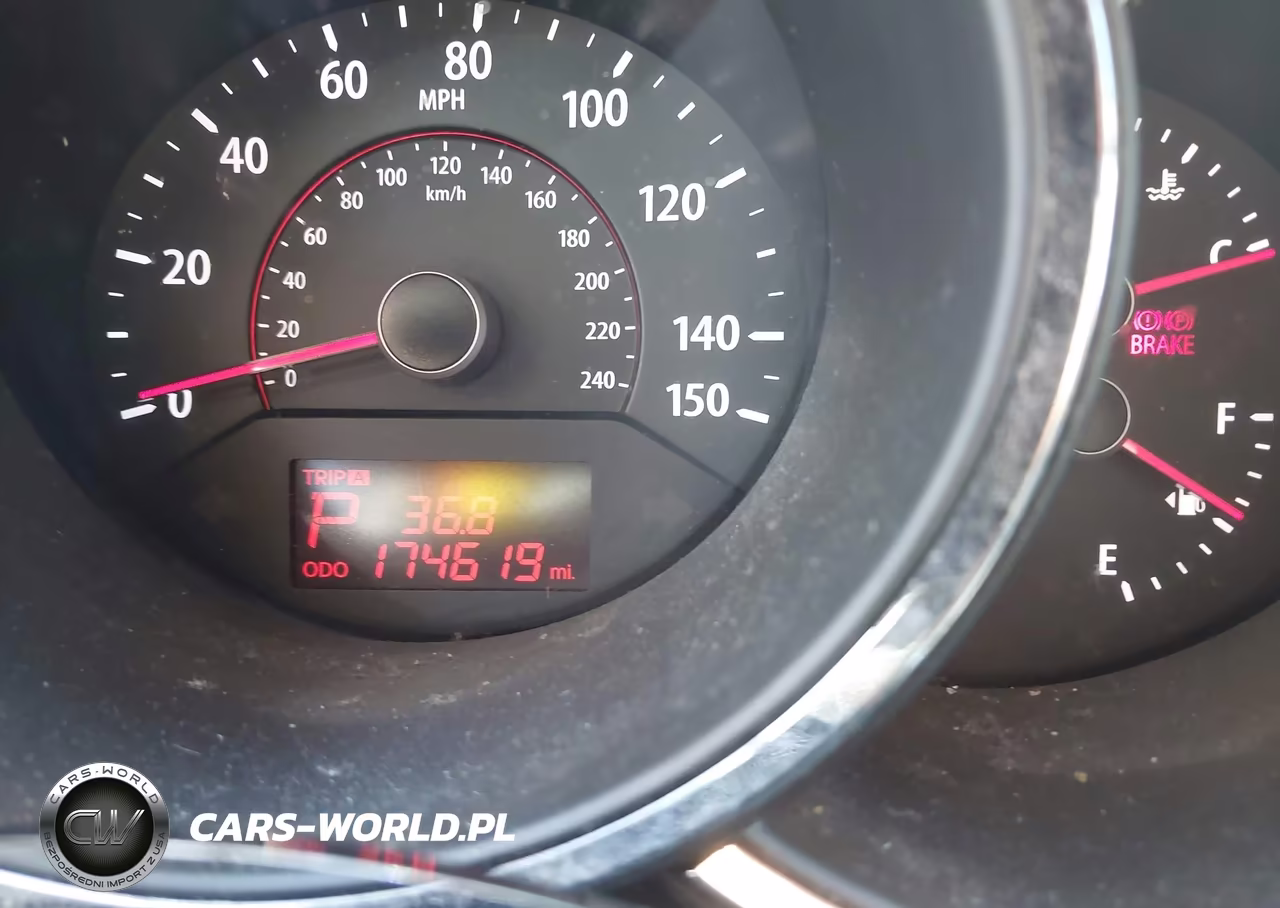 2011 Kia Sorento Lx VIN:5XYKTCA16BG141435 - 16