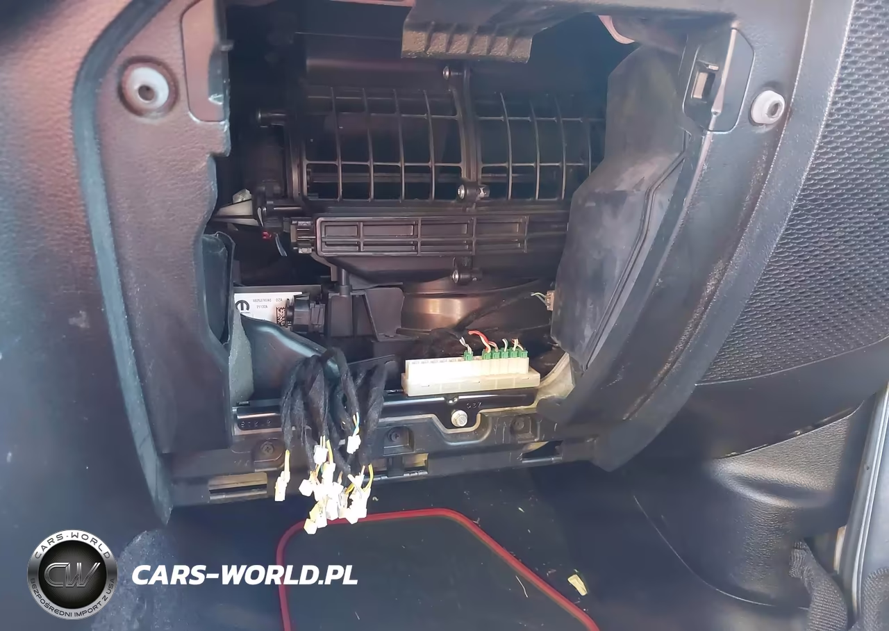 2019 Jeep Wrangler Unlimited Sport S 4X4 VIN:1C4HJXDGXKW582768 - 6