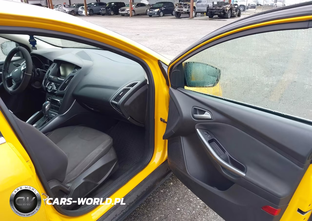 2012 Ford Focus Titanium VIN:1FAHP3N29CL368308 - 5