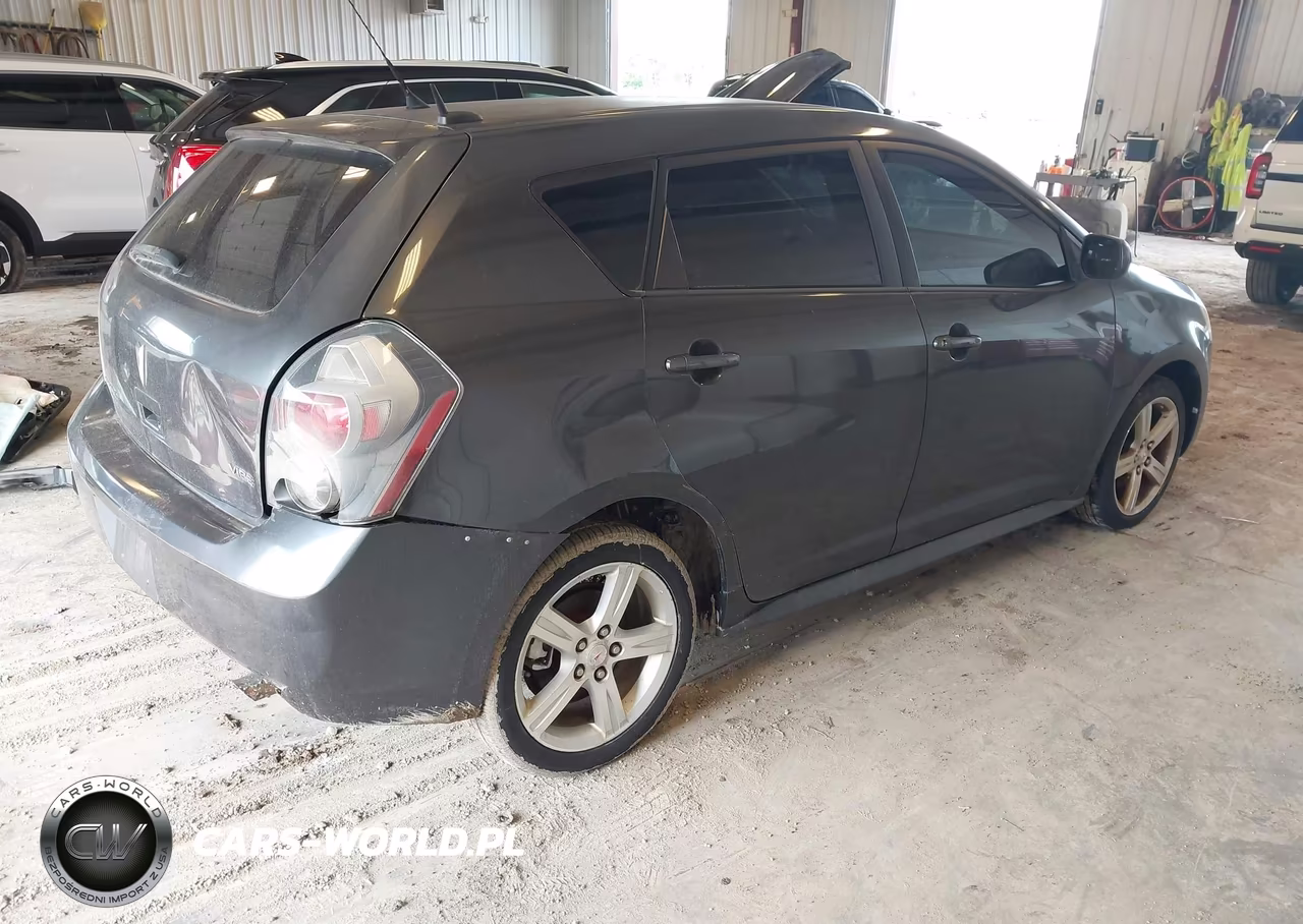 2010 Pontiac Vibe VIN:5Y2SP6E0XAZ417249 - 4