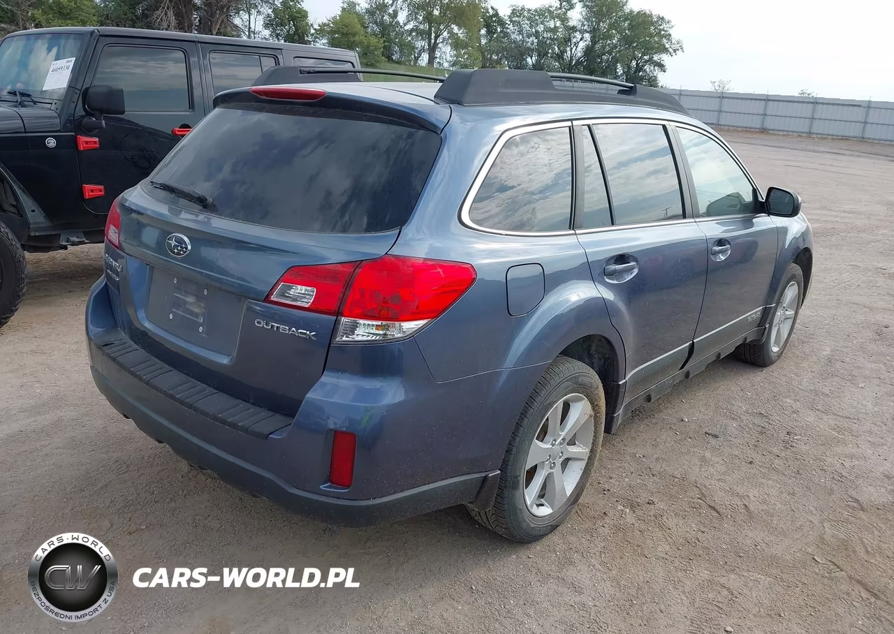 2013 Subaru Outback 2.5I Premium VIN:4S4BRCGC7D3215245 - 4