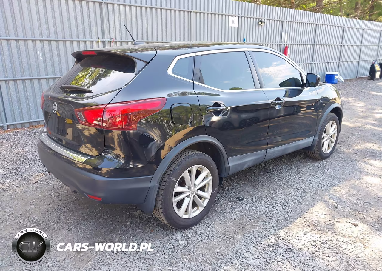 2018 Nissan Rogue Sport S VIN:JN1BJ1CP6JW152578 - 4