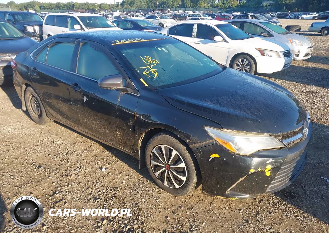 2015 Toyota Camry Hybrid Le – zdjęcie 1 z 17