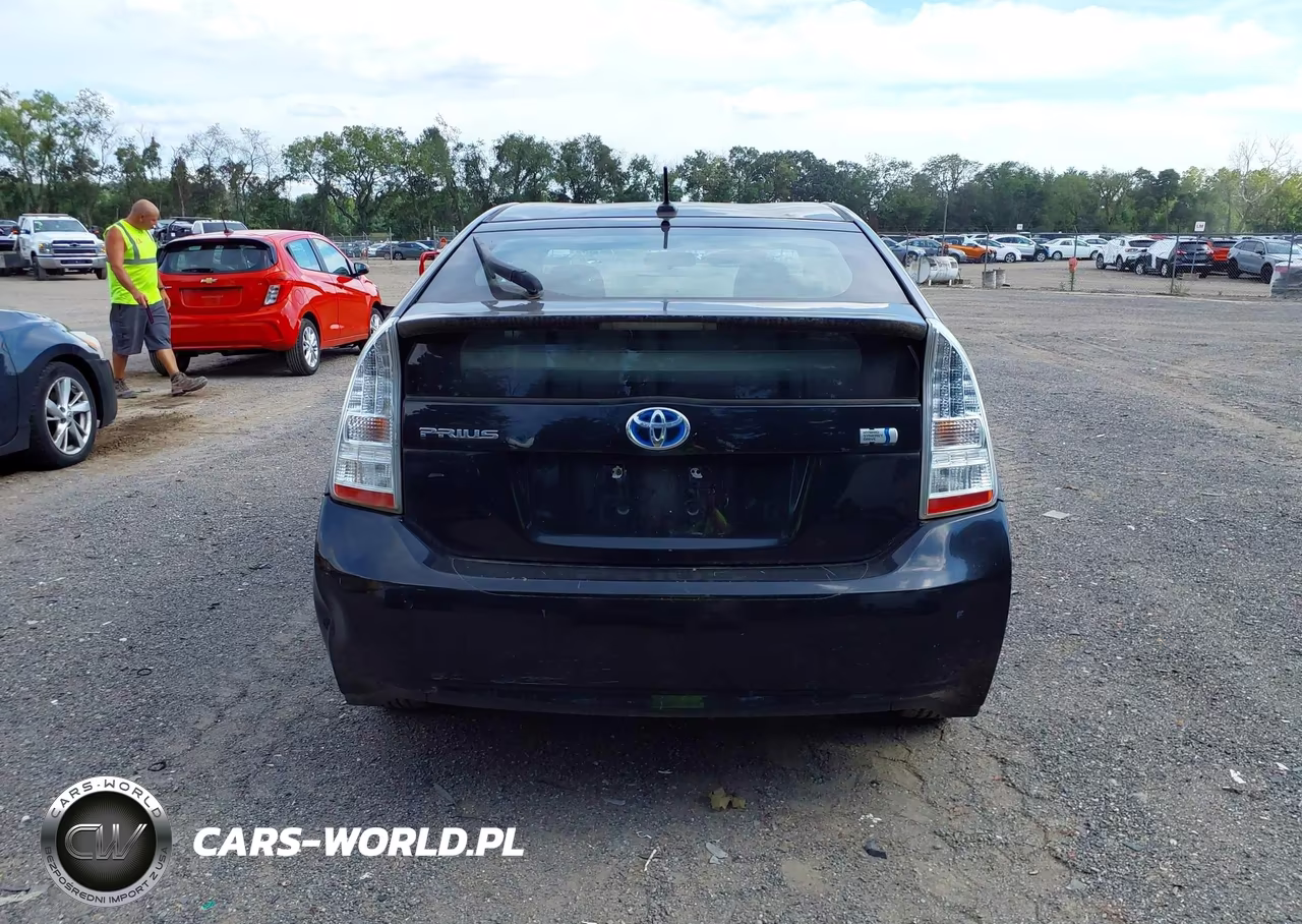 2011 Toyota Prius Two VIN:JTDKN3DU0B1477890 - 16