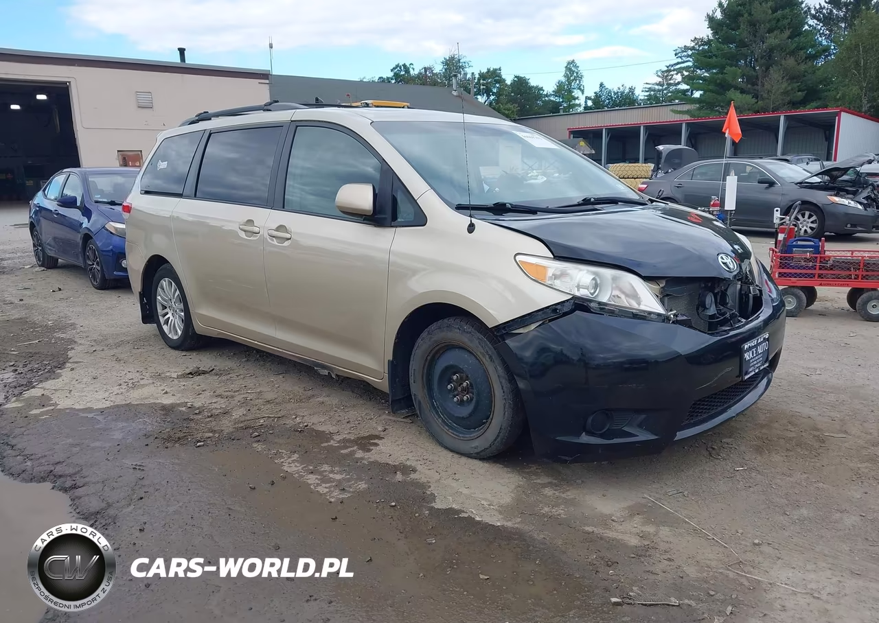 2014 Toyota Sienna Xle V6 8 Passenger – zdjęcie 1 z 17