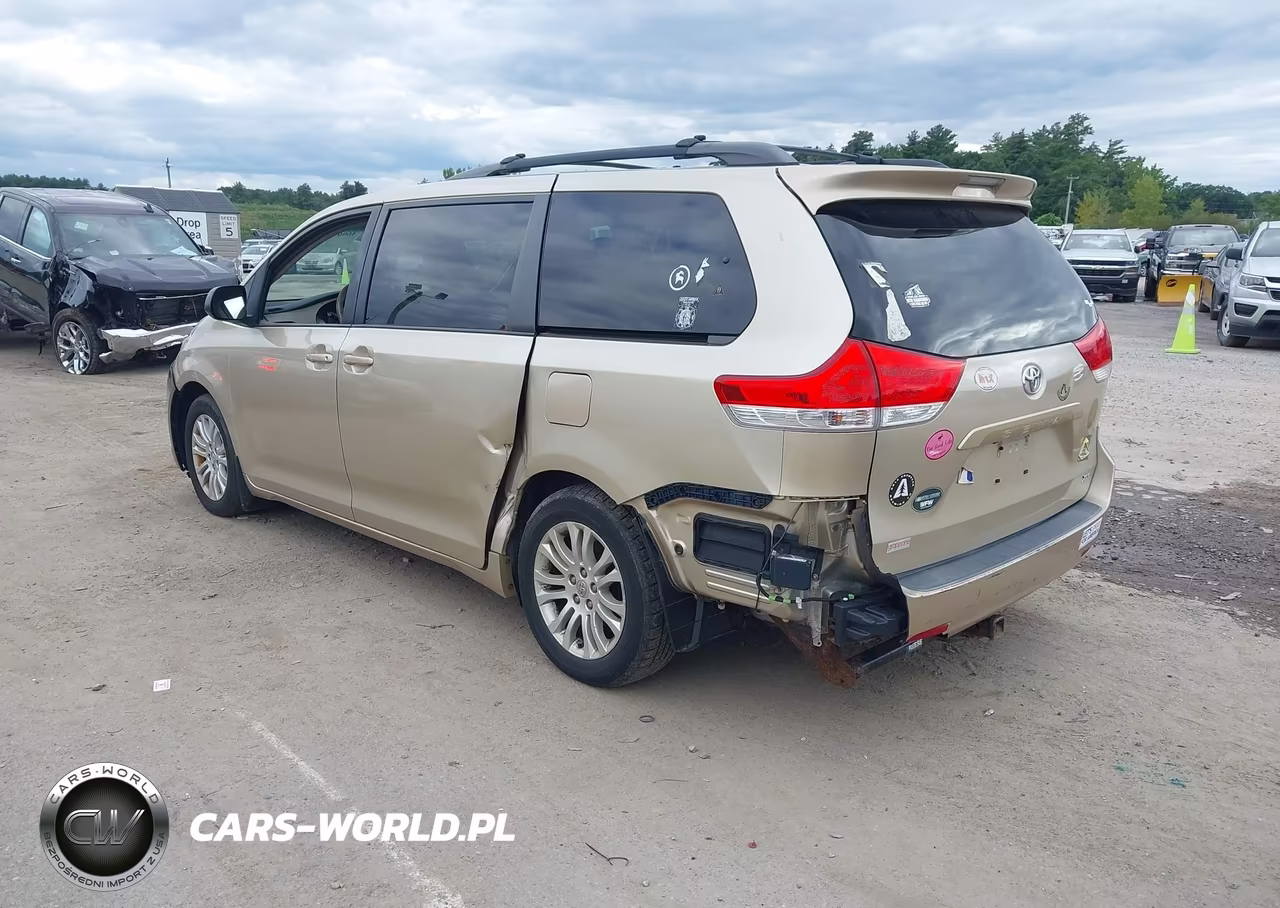 2014 Toyota Sienna Xle V6 8 Passenger VIN:5TDYK3DC6ES484893 - 3