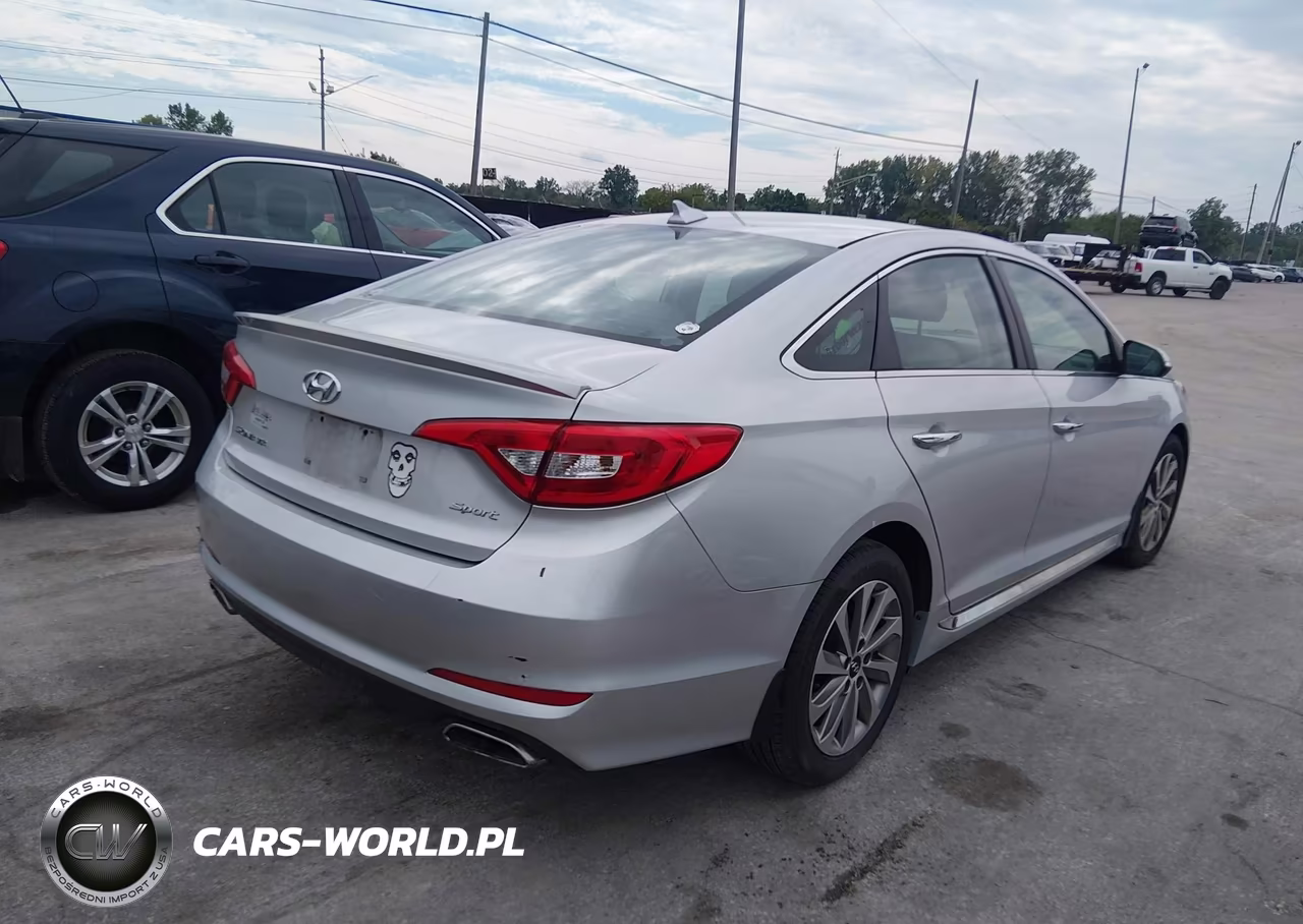 2015 Hyundai Sonata Sport VIN:5NPE34AF0FH079091 - 4