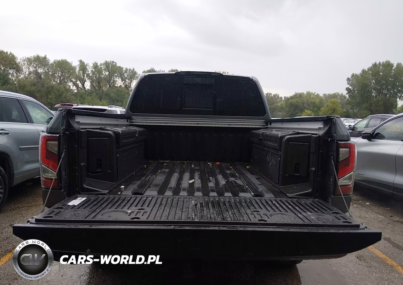 2021 Nissan Titan Platinum Reserve 4X4 VIN:1N6AA1ED1MN532480 - 17