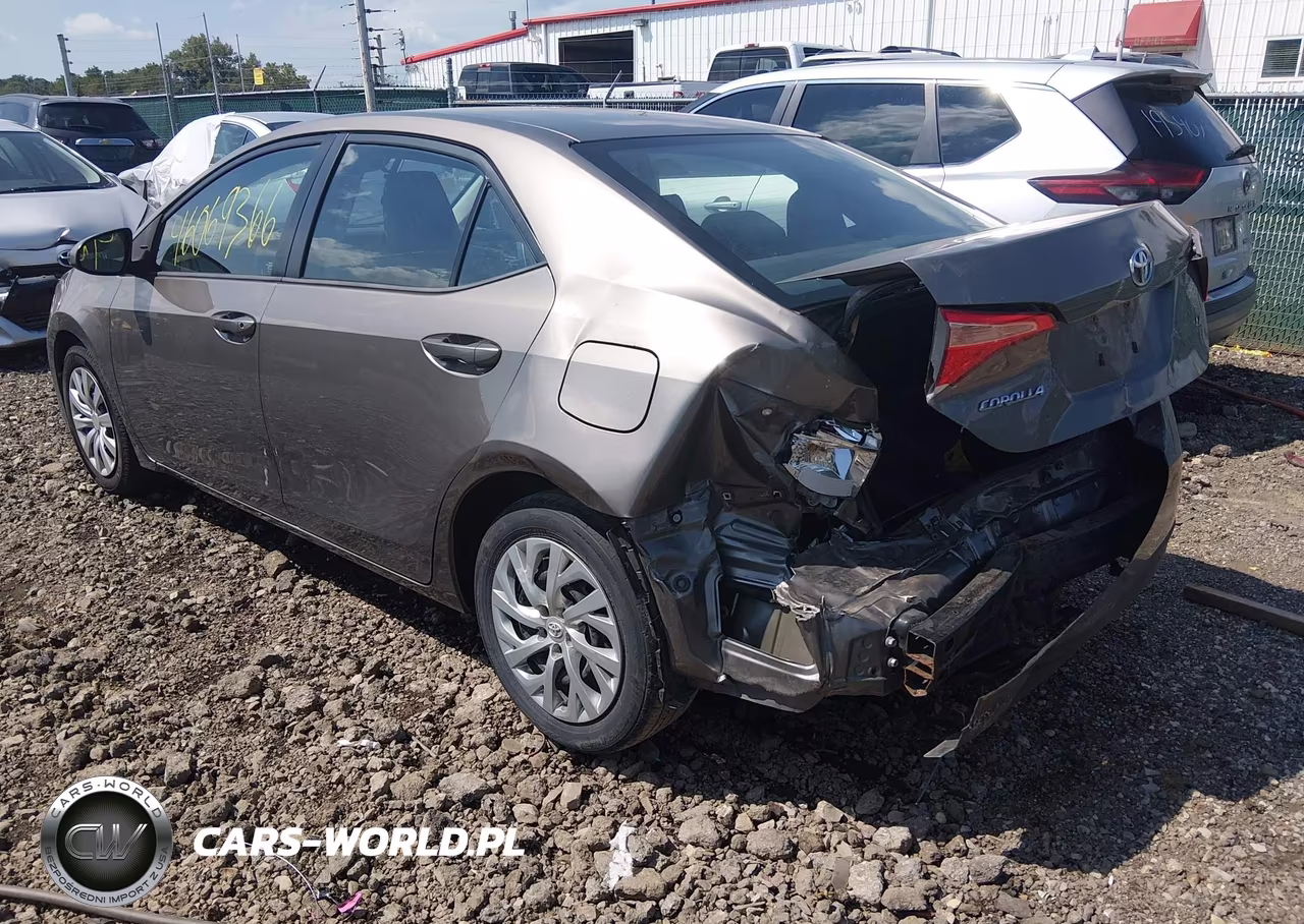 2017 Toyota Corolla Le VIN:2T1BURHE2HC958415 - 3