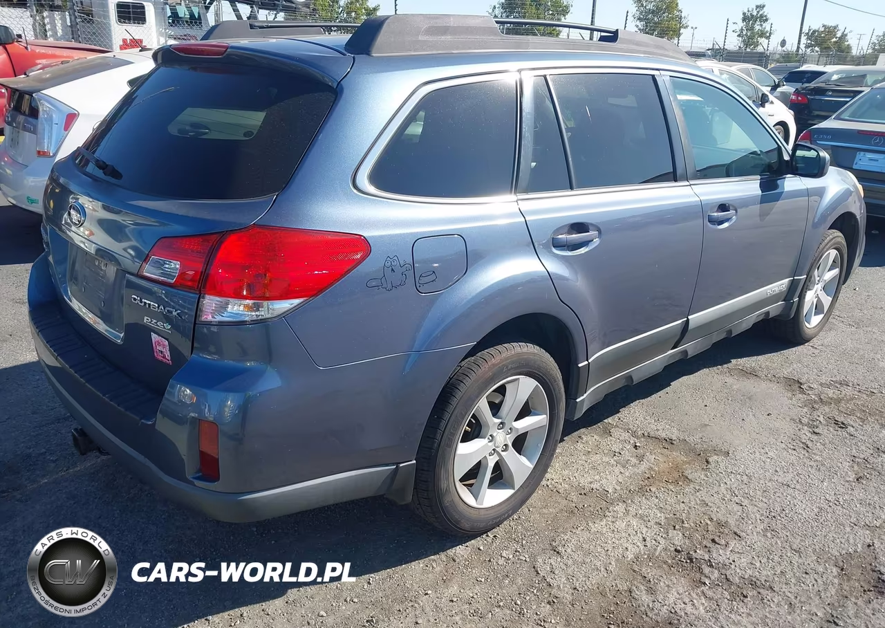 2013 Subaru Outback 2.5I Premium VIN:4S4BRBCC0D3308799 - 4