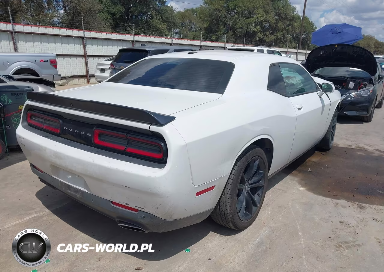 2018 Dodge Challenger Sxt Plus VIN:2C3CDZAG6JH216986 - 4