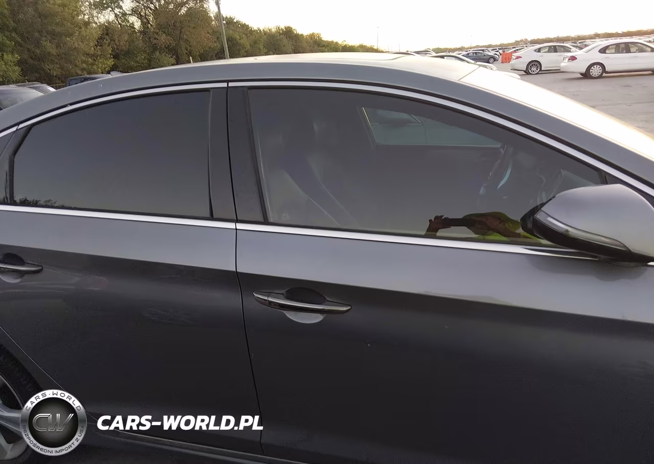 2018 Hyundai Sonata Sport VIN:5NPE34AF3JH655376 - 13