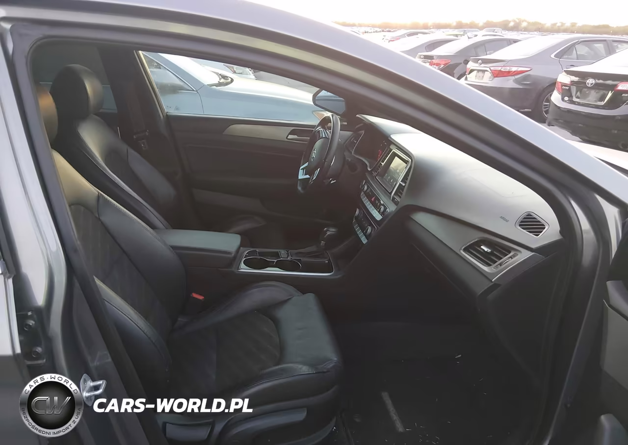 2018 Hyundai Sonata Sport VIN:5NPE34AF3JH655376 - 5