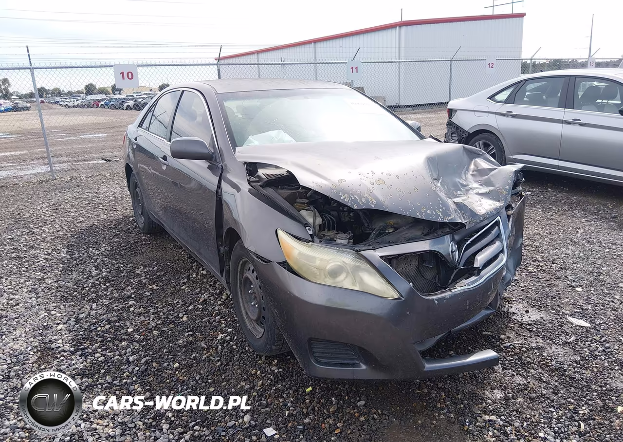2011 Toyota Camry Le – zdjęcie 1 z 16