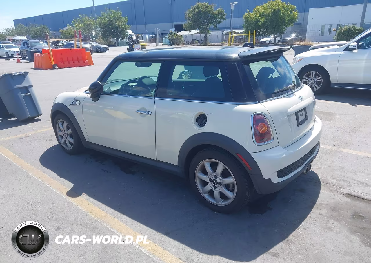 2009 Mini Cooper S VIN:WMWMF73529TW87572 - 3