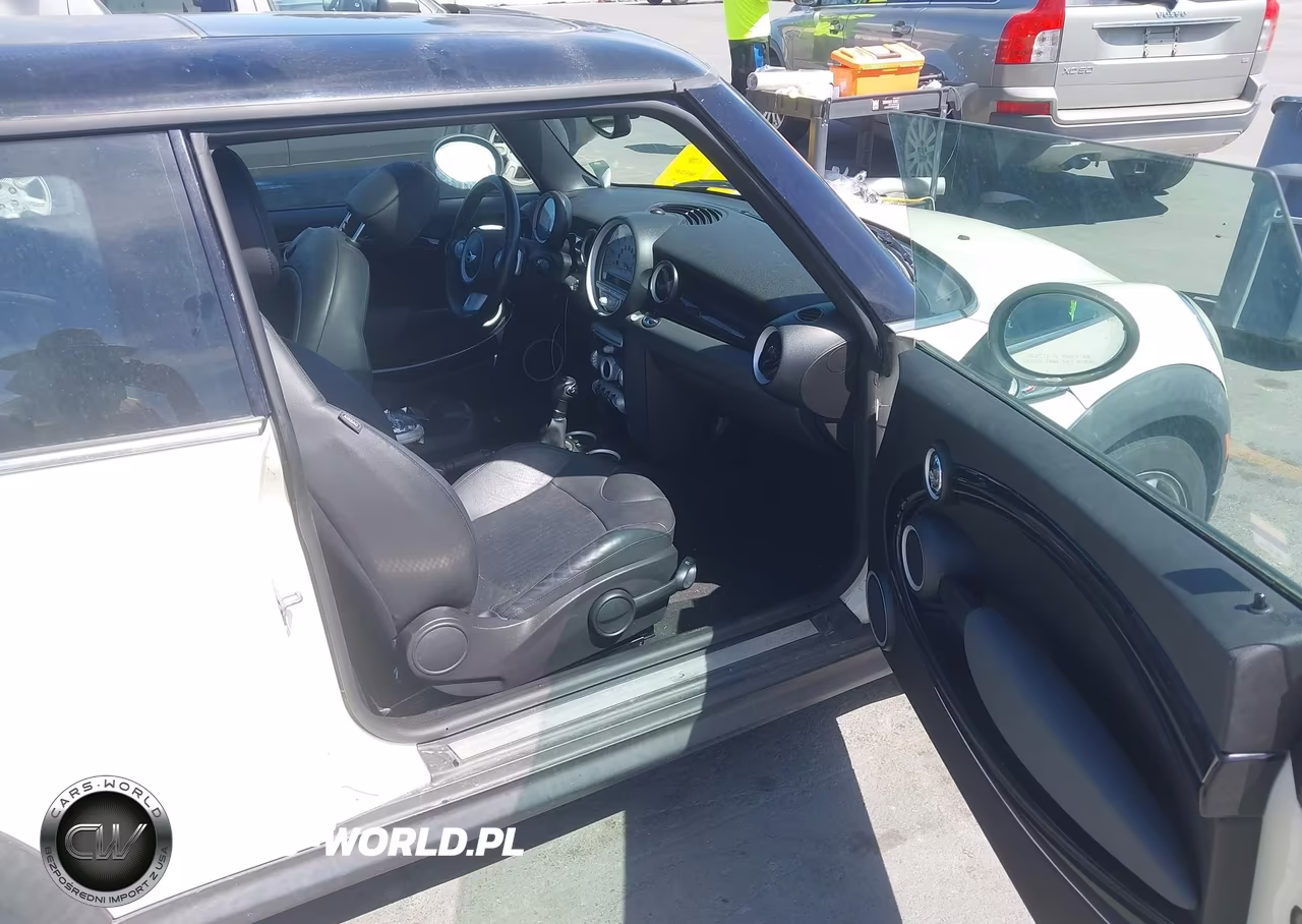 2009 Mini Cooper S VIN:WMWMF73529TW87572 - 5