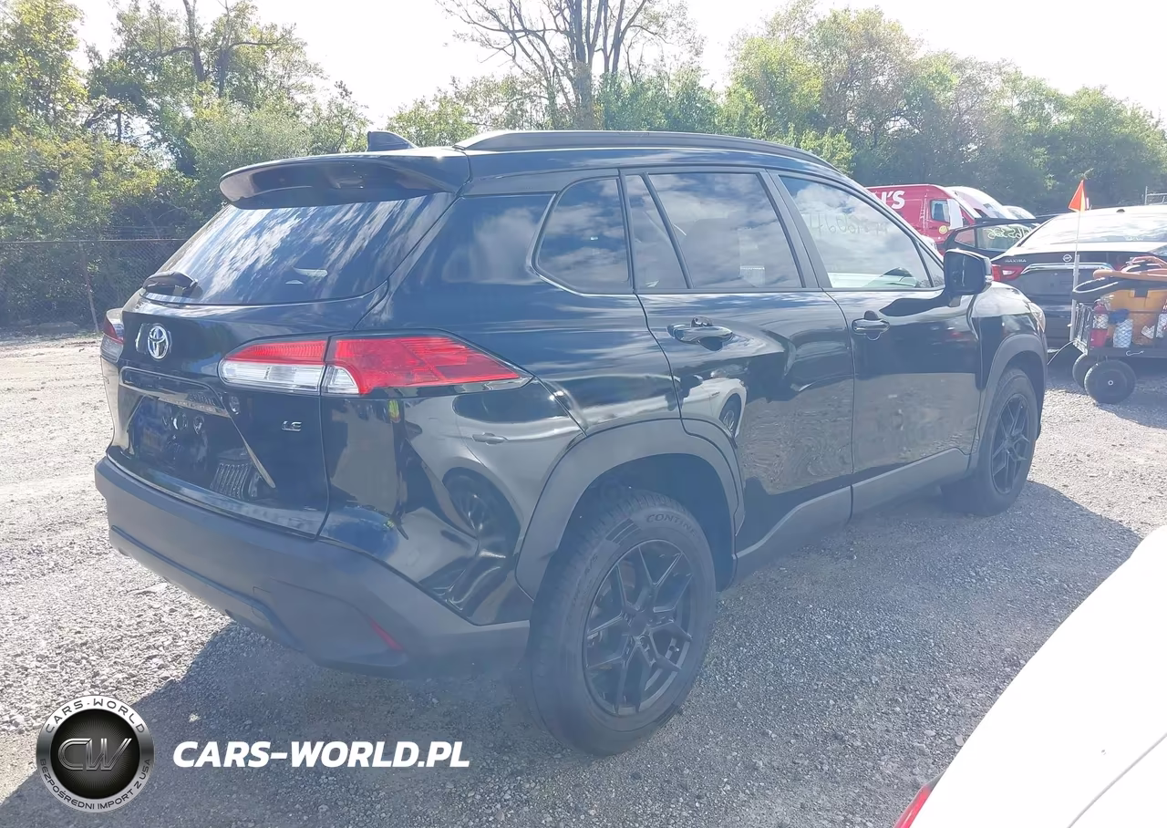 2022 Toyota Corolla Cross Le VIN:7MUBAAAG5NV032492 - 4